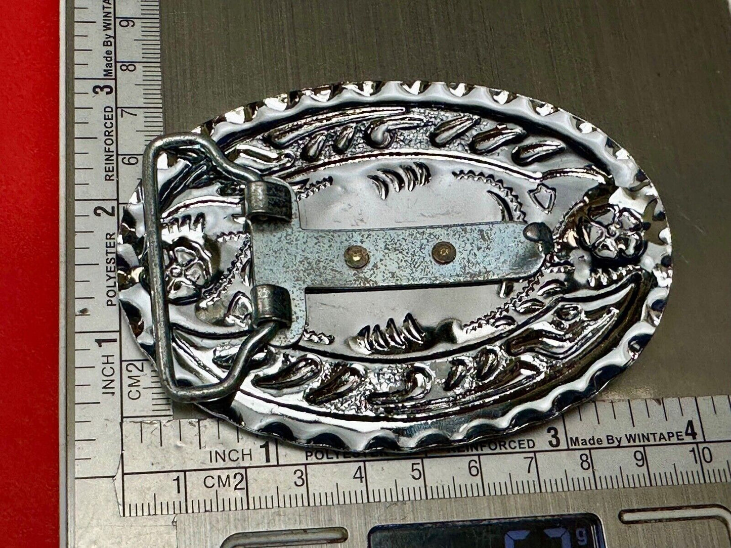 Two western crossed guns revolvers six shooters on two tone belt buckle