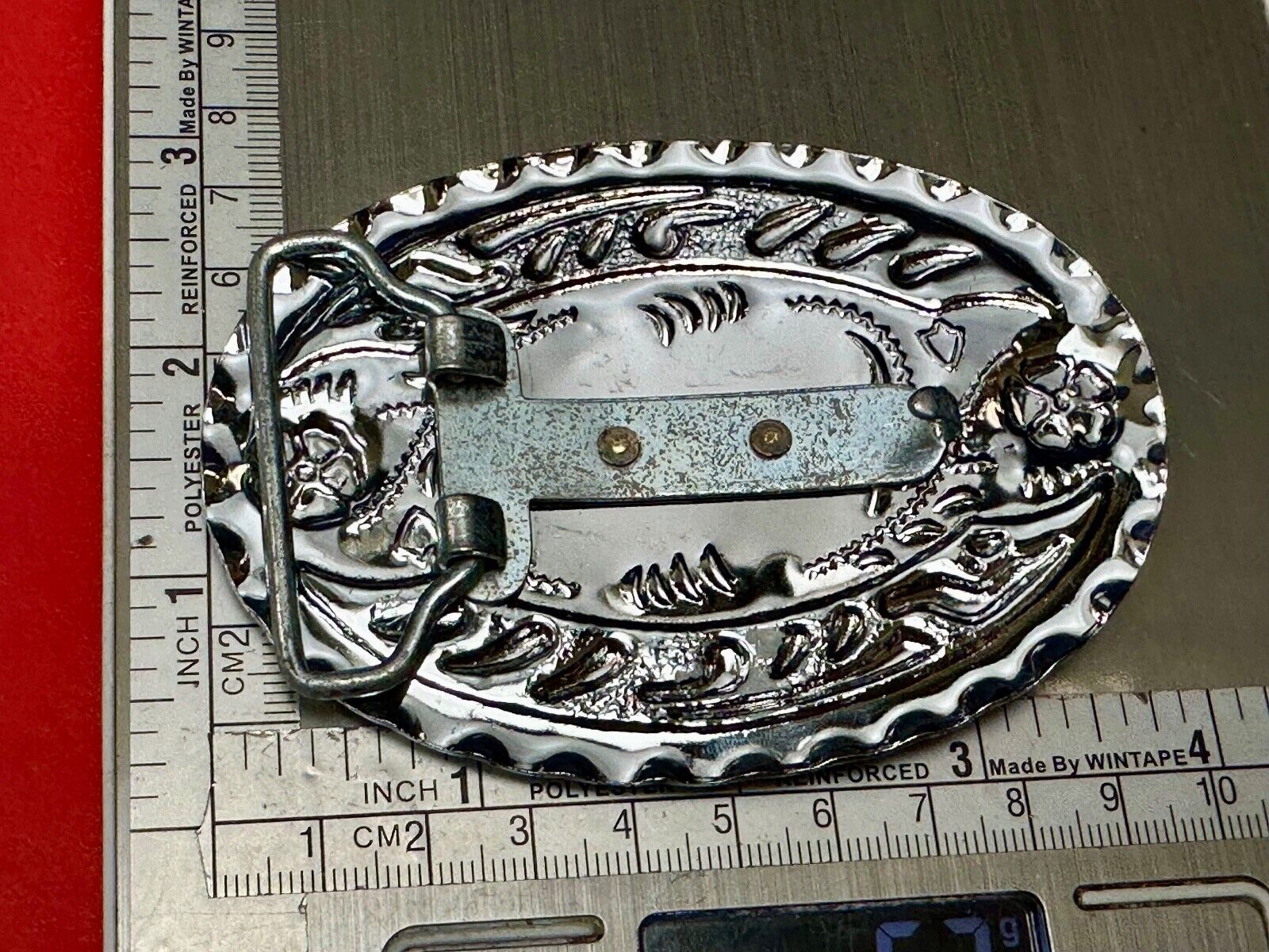 Two western crossed guns revolvers six shooters on two tone belt buckle