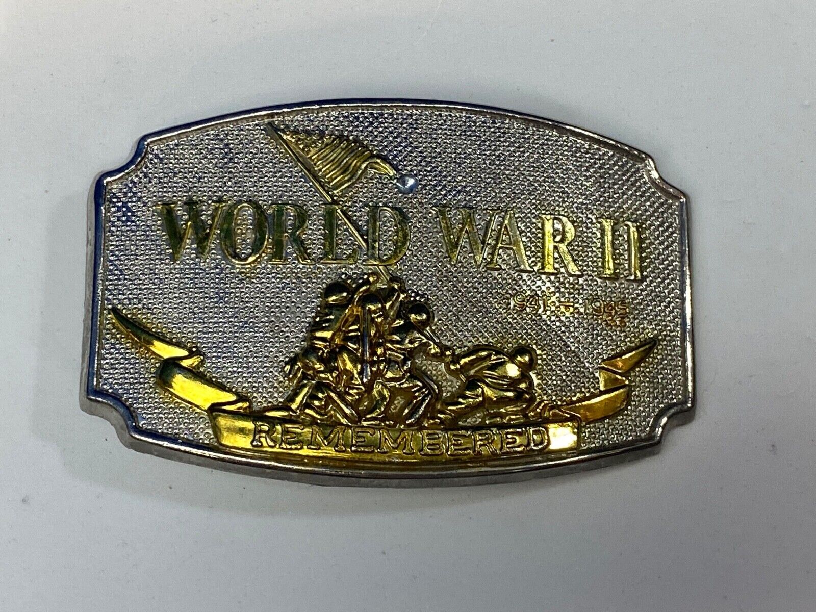Vintage 1992 US American Wold War II 2 commemorative tribute belt buckle 