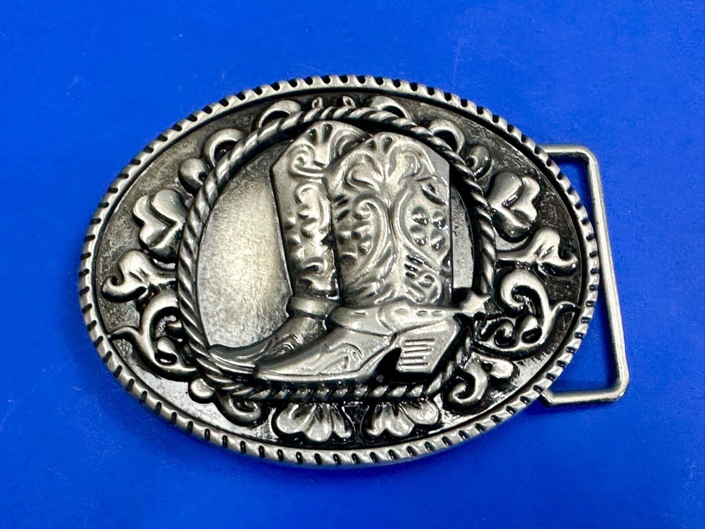 Western Cowboy Boots Belt Buckle with ornate flower swirl and rope boarder