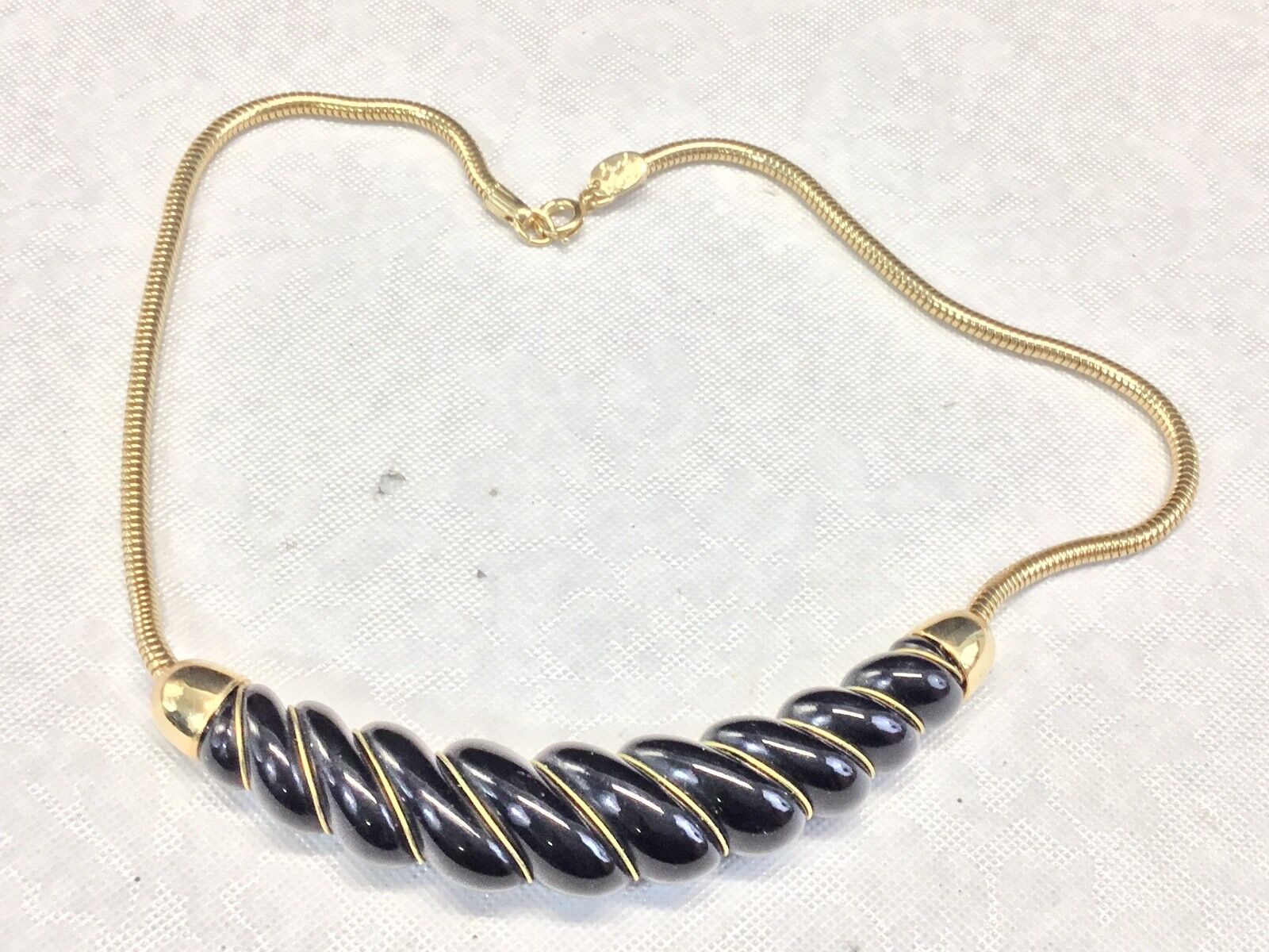 Vintage Black & Gold Tone Scalloped Classic 15" Necklace signed by Park Lane