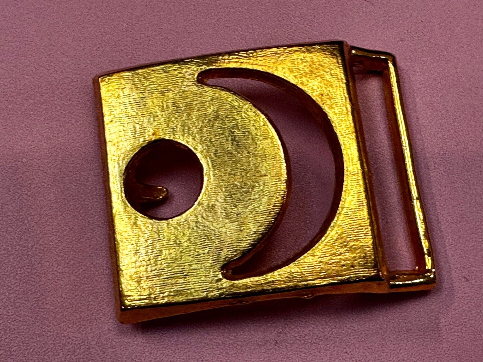 Unique Open Crescent Shape Gold Tone Hippy Style Cutout Belt Buckle
