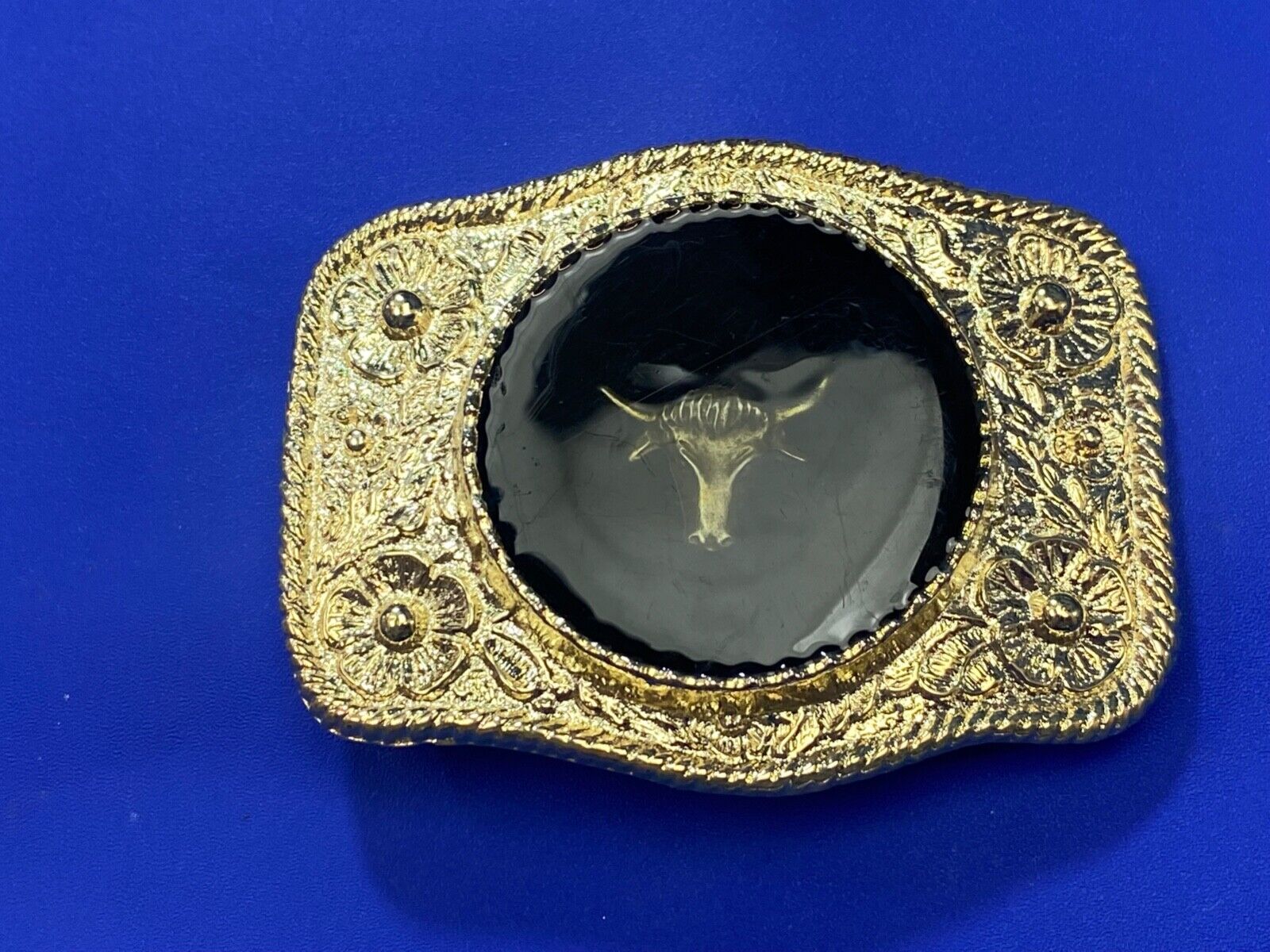 Unique Translucent centerpiece - Texas LongHorn Steer Head western belt buckle