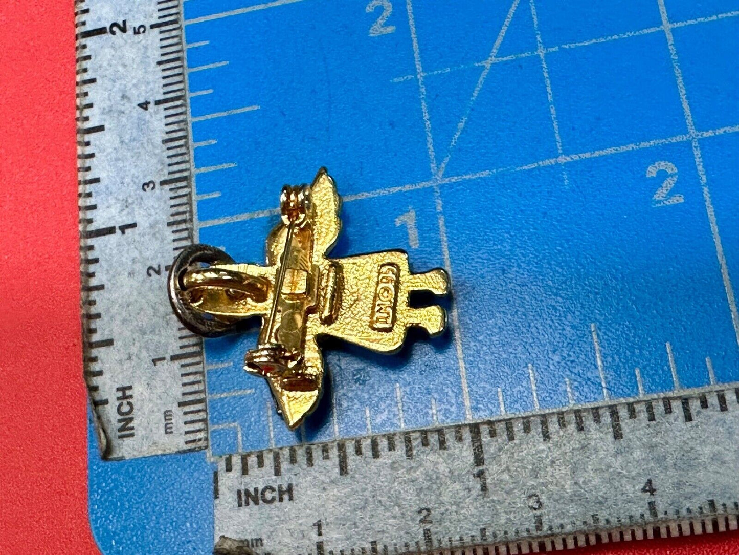 Angel Flying Away!   Vintage two tone Adorable small Vintage pin brooch
