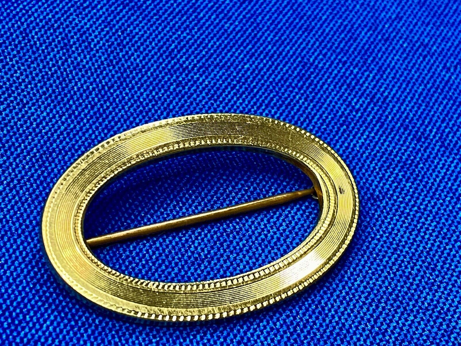 Antique Art Nouveau E. Ira Richards and Co.  Oval Brooch Pin by E.IRA & CO.