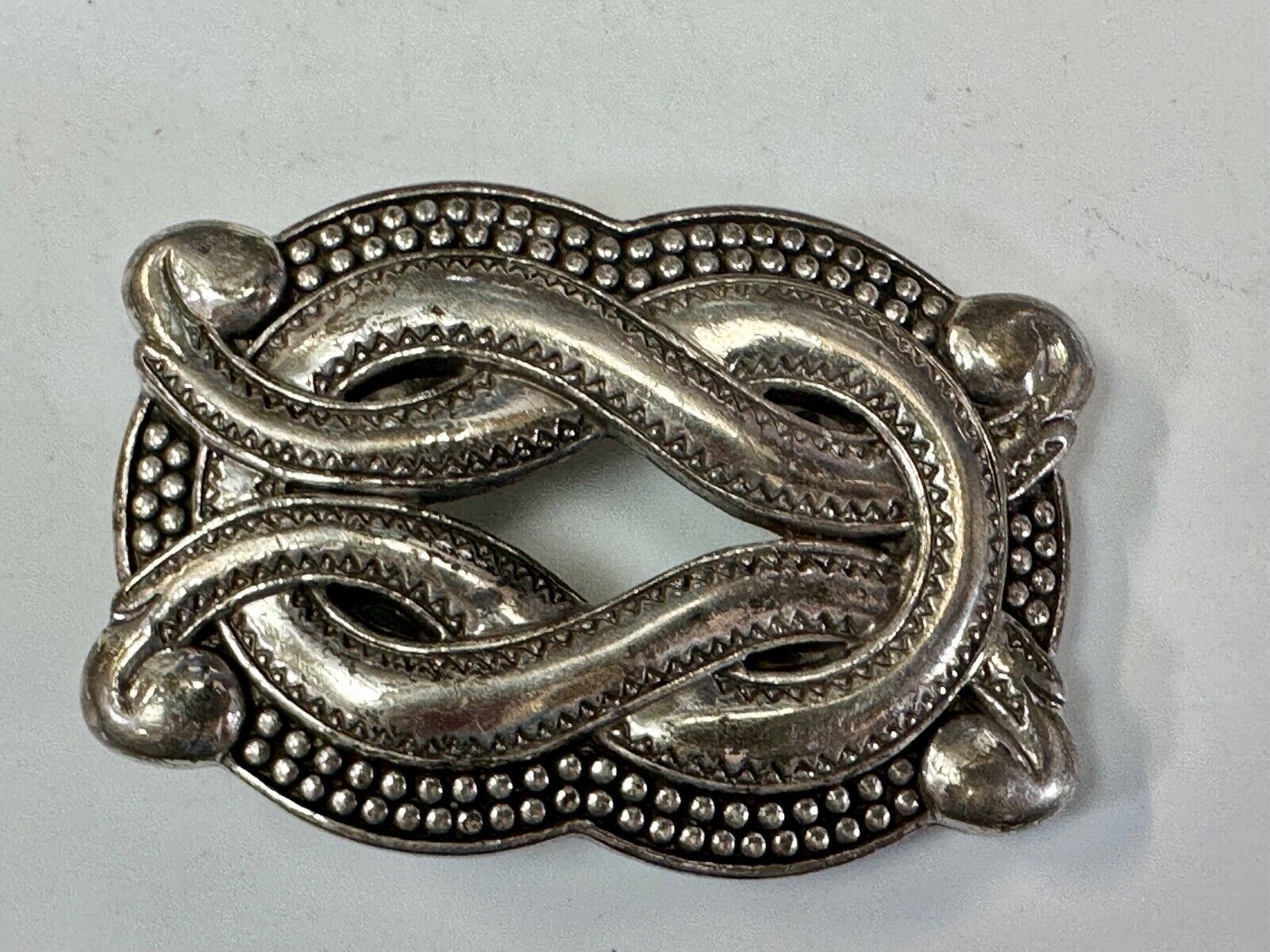 Vintage knot pattern see through silver tone belt buckle