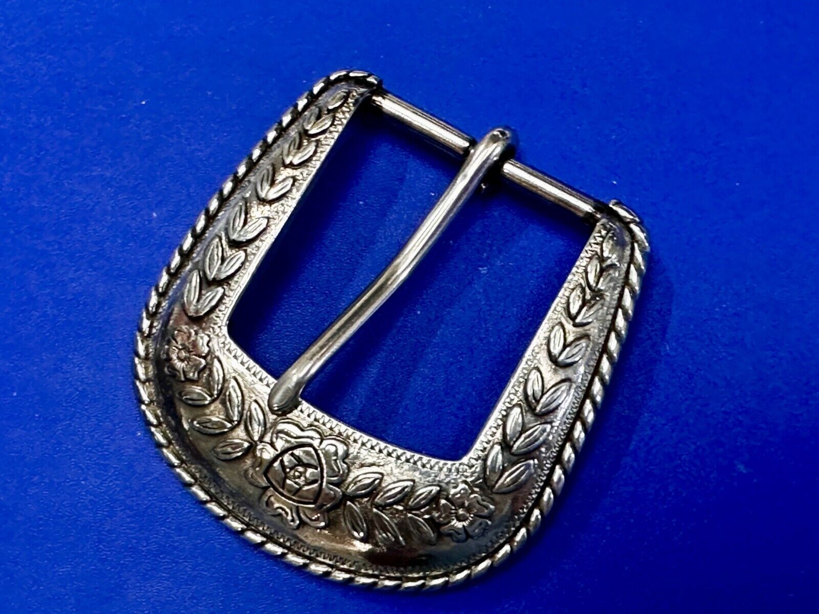 Ariat 2006 Ranger Style Detailed Flower Swirl Rope Outlined Belt Buckle