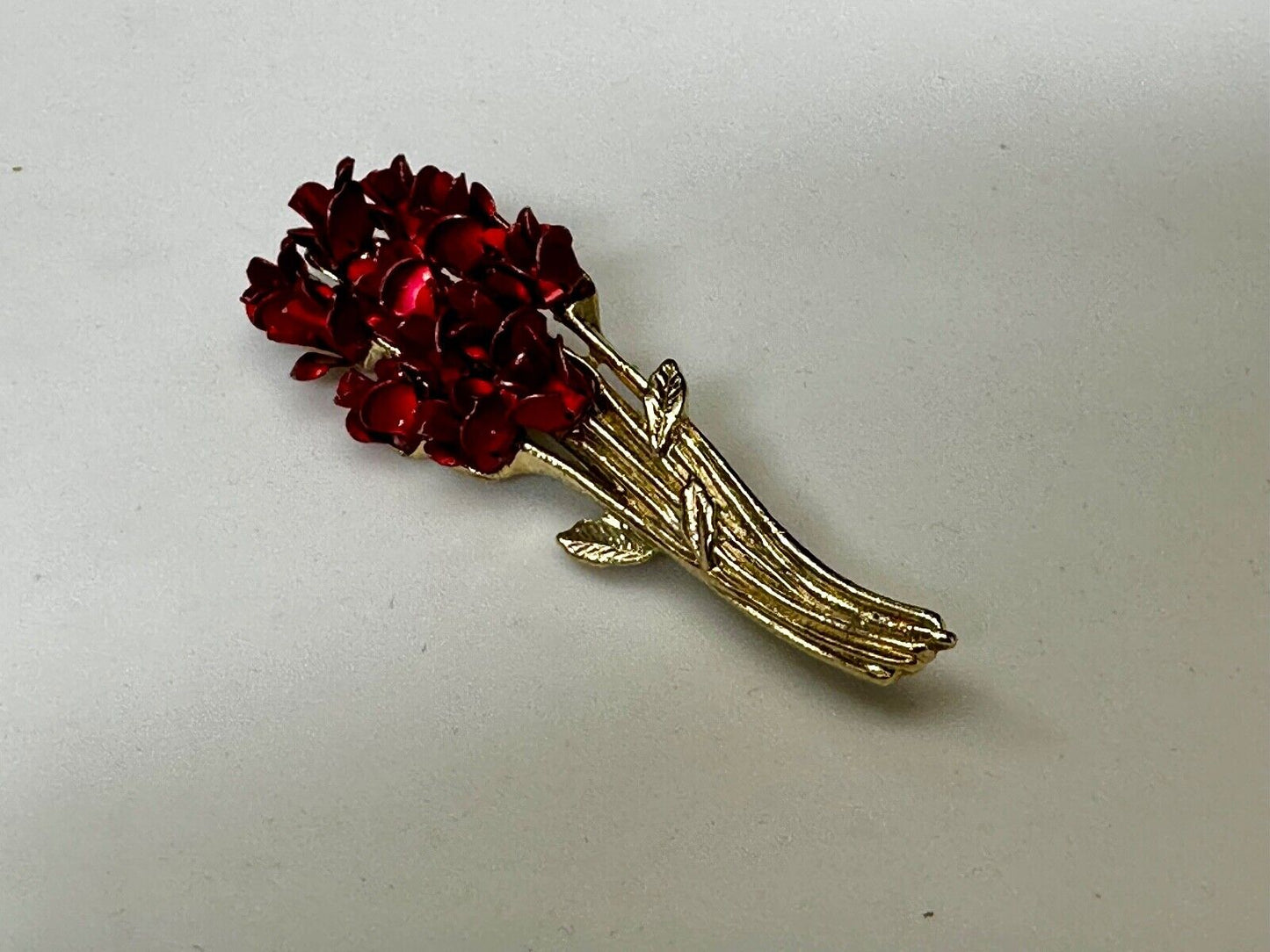 Valentines Day Gift? Red Roses Bouquet Gold Tone Brooch Pin Vintage Signed DM 97