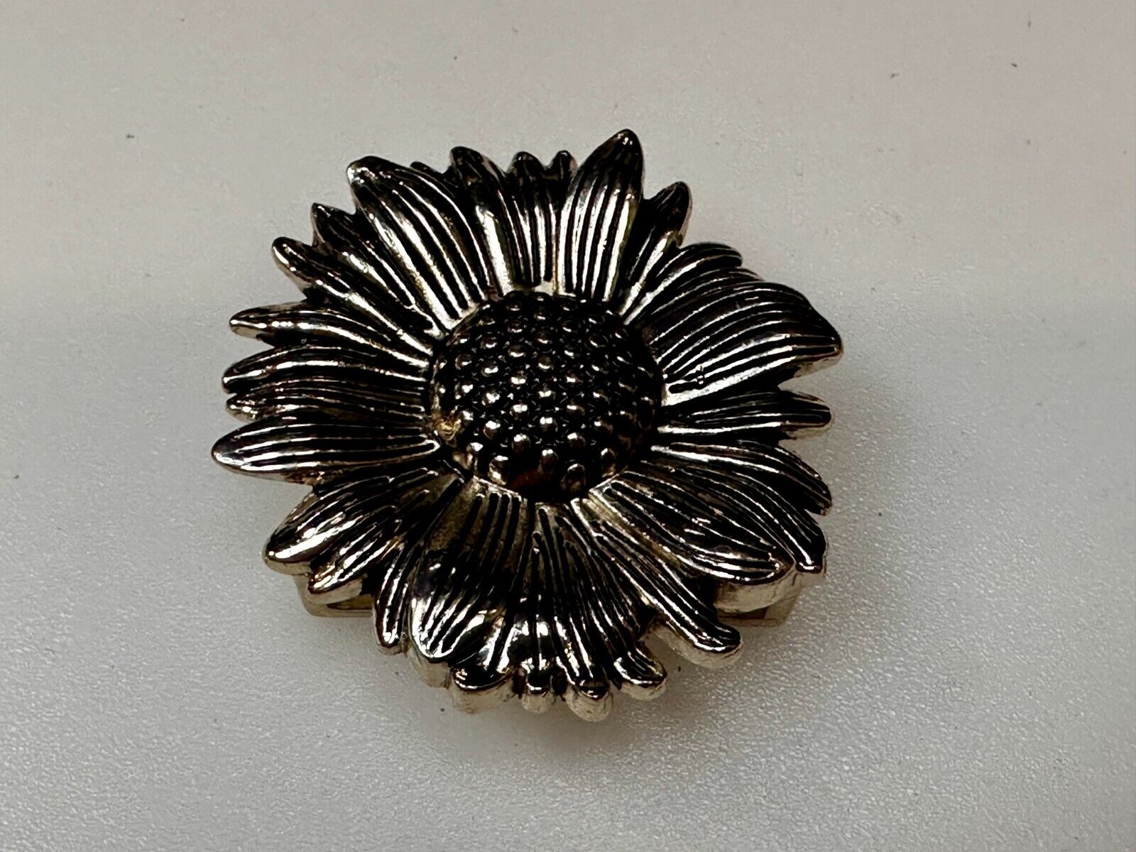 Beautiful Sunflower Small Cutout Figural Silver Tone Vintage Belt Buckle