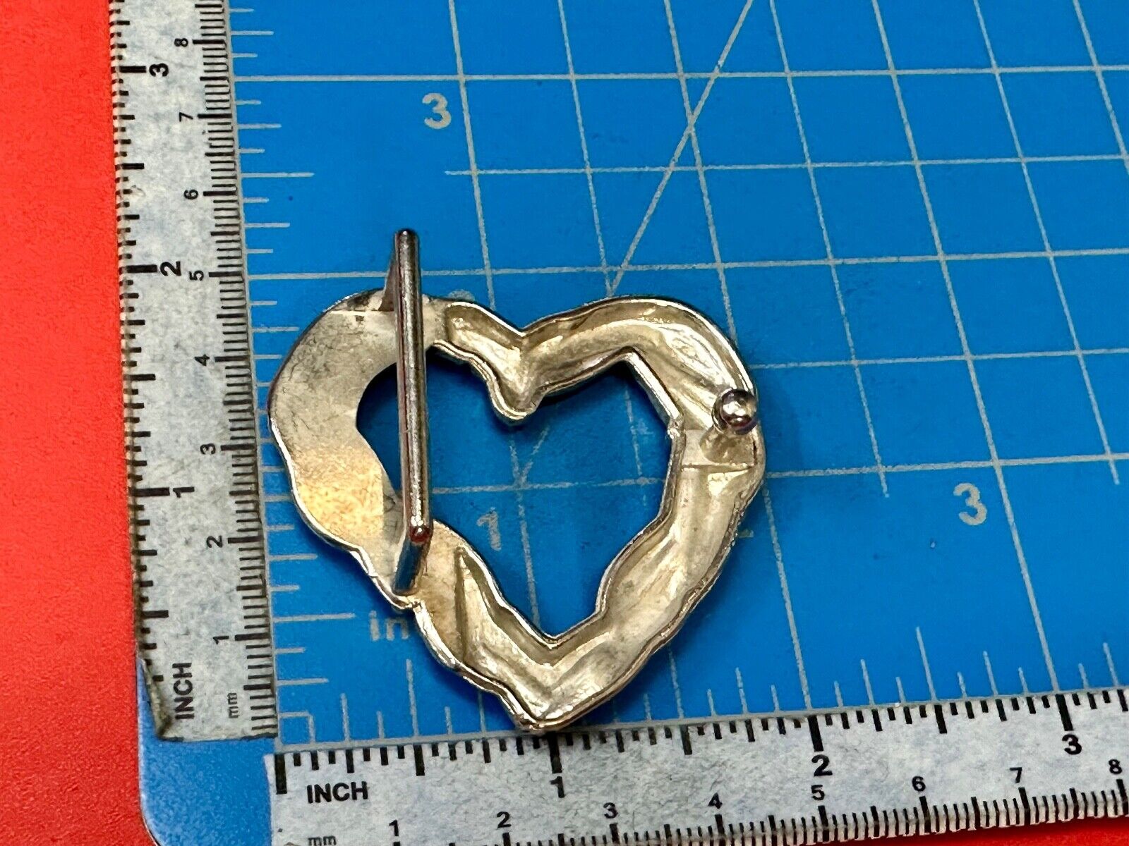 Adorable Twisted HEART - rope wire pattern small 2" wide cutout belt buckle