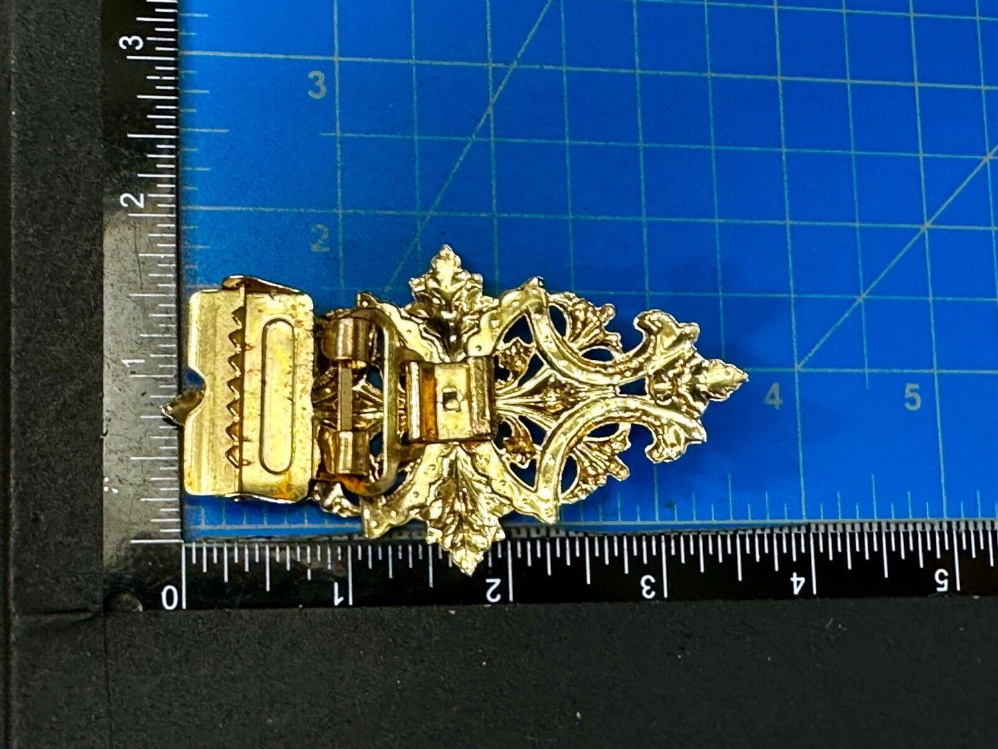 Victorian Style Filigree with Large Gold Tone Leaves Vintage Belt Buckle
