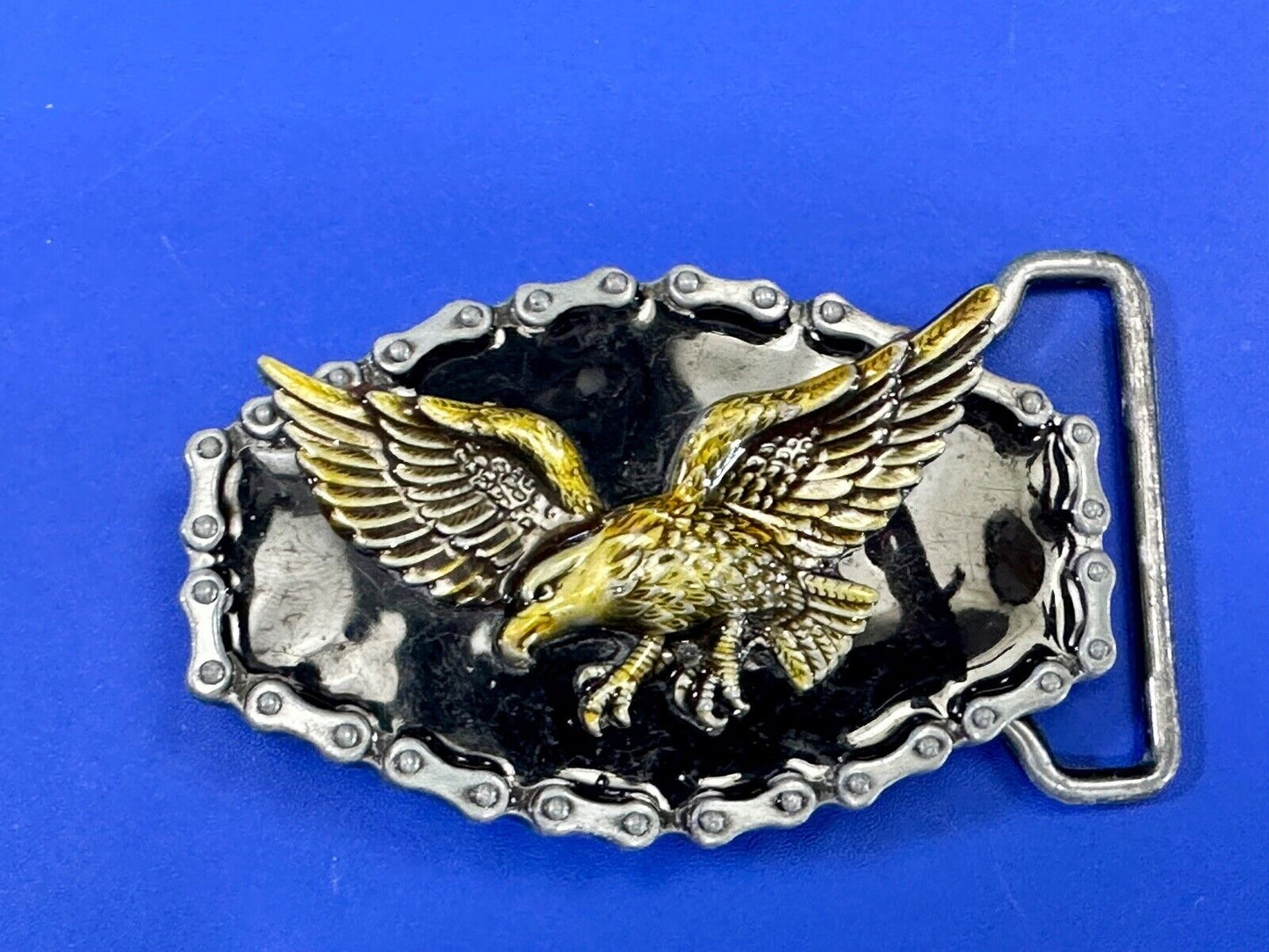 Bikers Patriotic American Eagle Flying Hunting Vtg. belt buckle w/ chain boarder