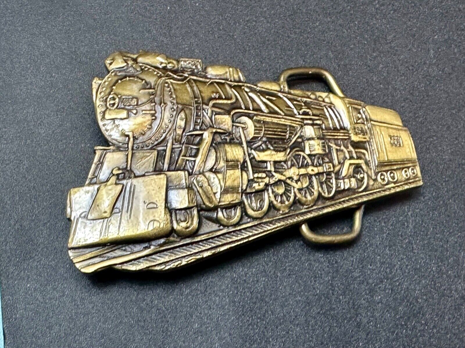 Beautiful Steam Locomotive Engine figural solid brass collectors belt buckle