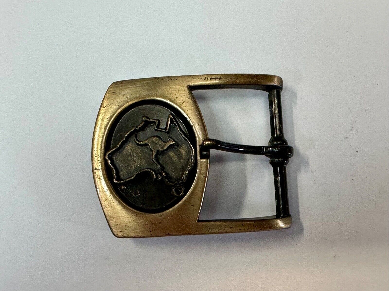 Australia Shape Hopping Kangaroo SMALL replacement brass tone 1" belt buckle