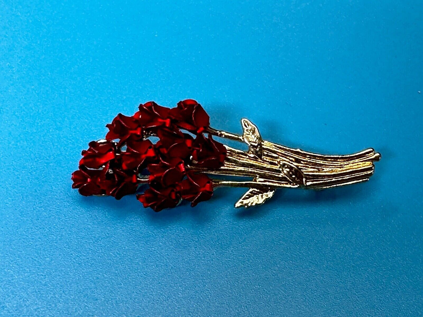 Valentines Day Gift! Red Roses Bouquet Gold Tone Brooch Pin Vintage Signed DM 97