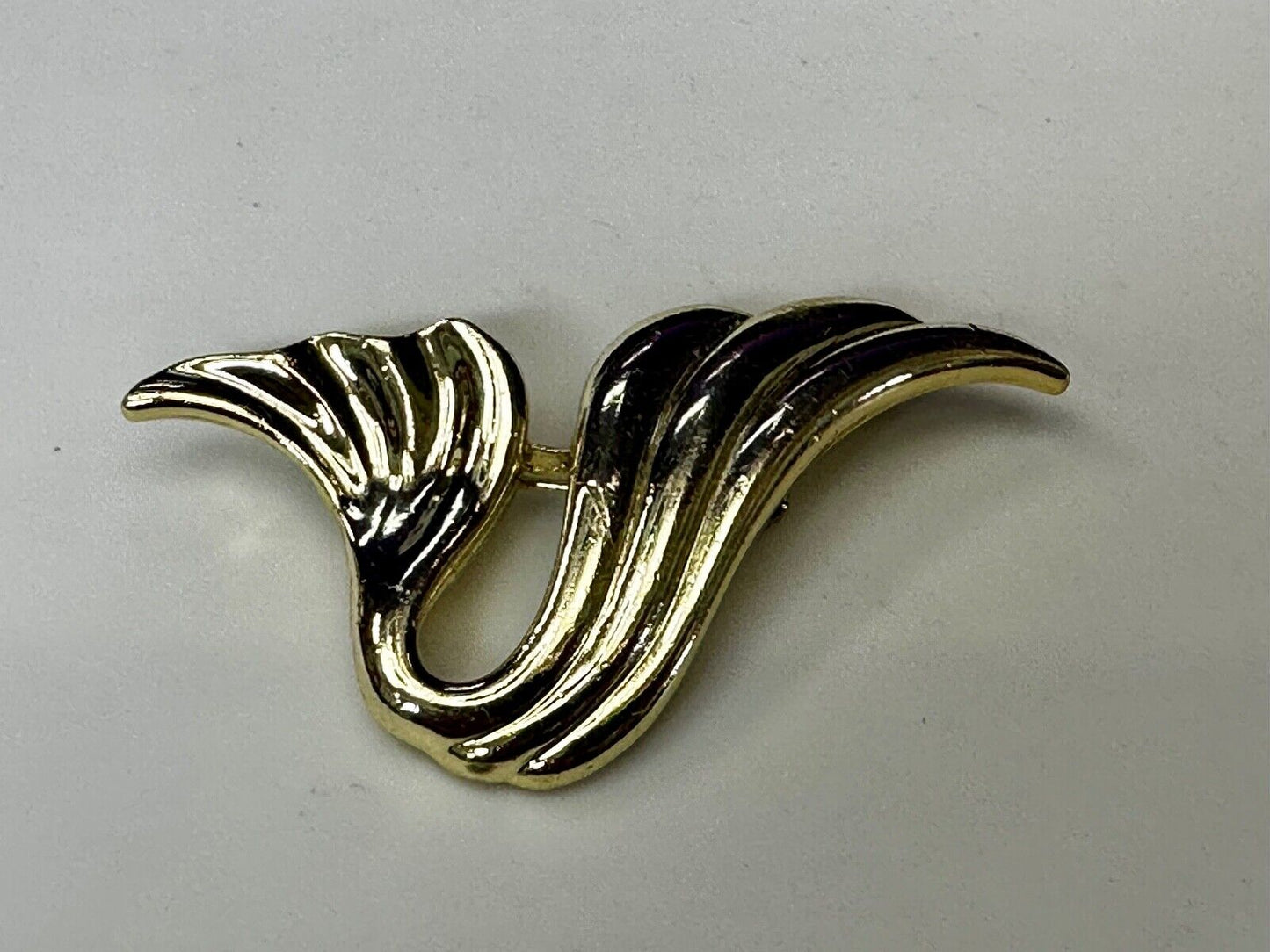 Abstract Swirl Gold Tone Vintage Brooch Pin Signed AJC