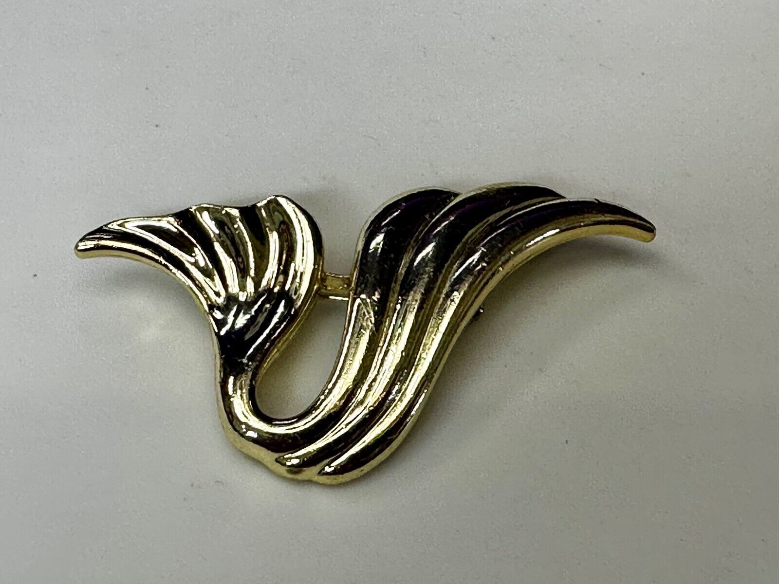 Abstract Swirl Gold Tone Vintage Brooch Pin Signed AJC