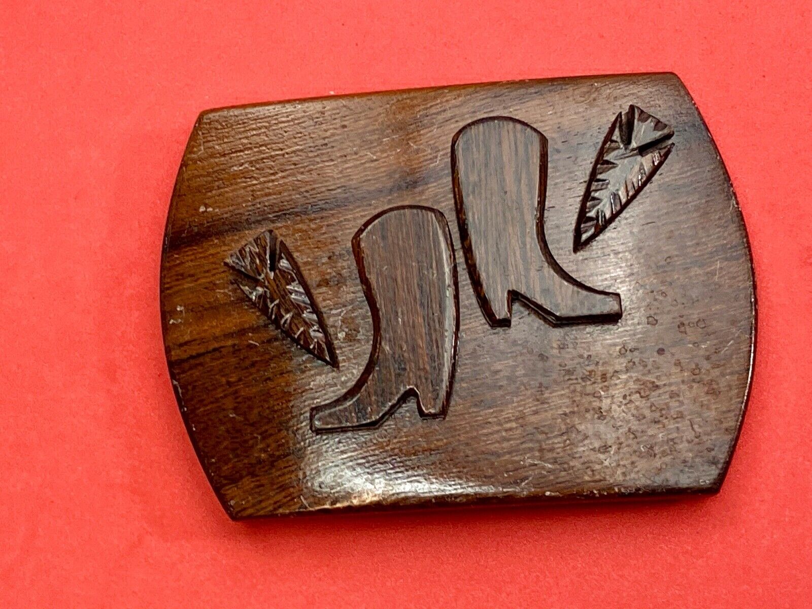 Vintage Cowboy boots and Indian Arrow heads western wooden belt buckle 