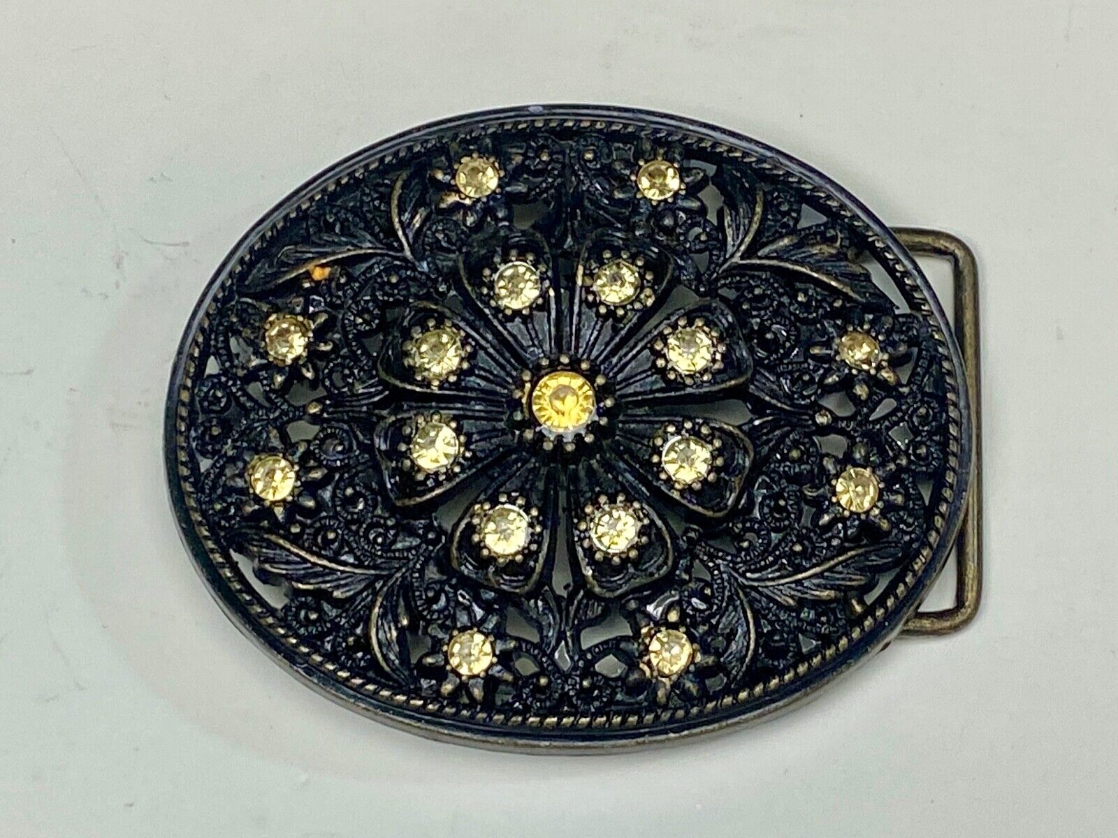 BEAUTIFUL Yellow rhinestones mounted in oval shaped flower theme belt buckle 