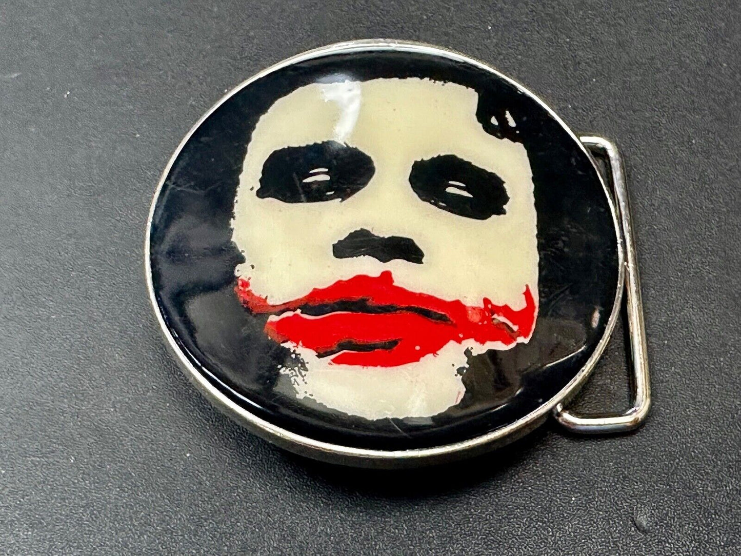 Batman's JOKER Red RED Lips round HA HA GTO Design DC Comics S08 Belt Buckle