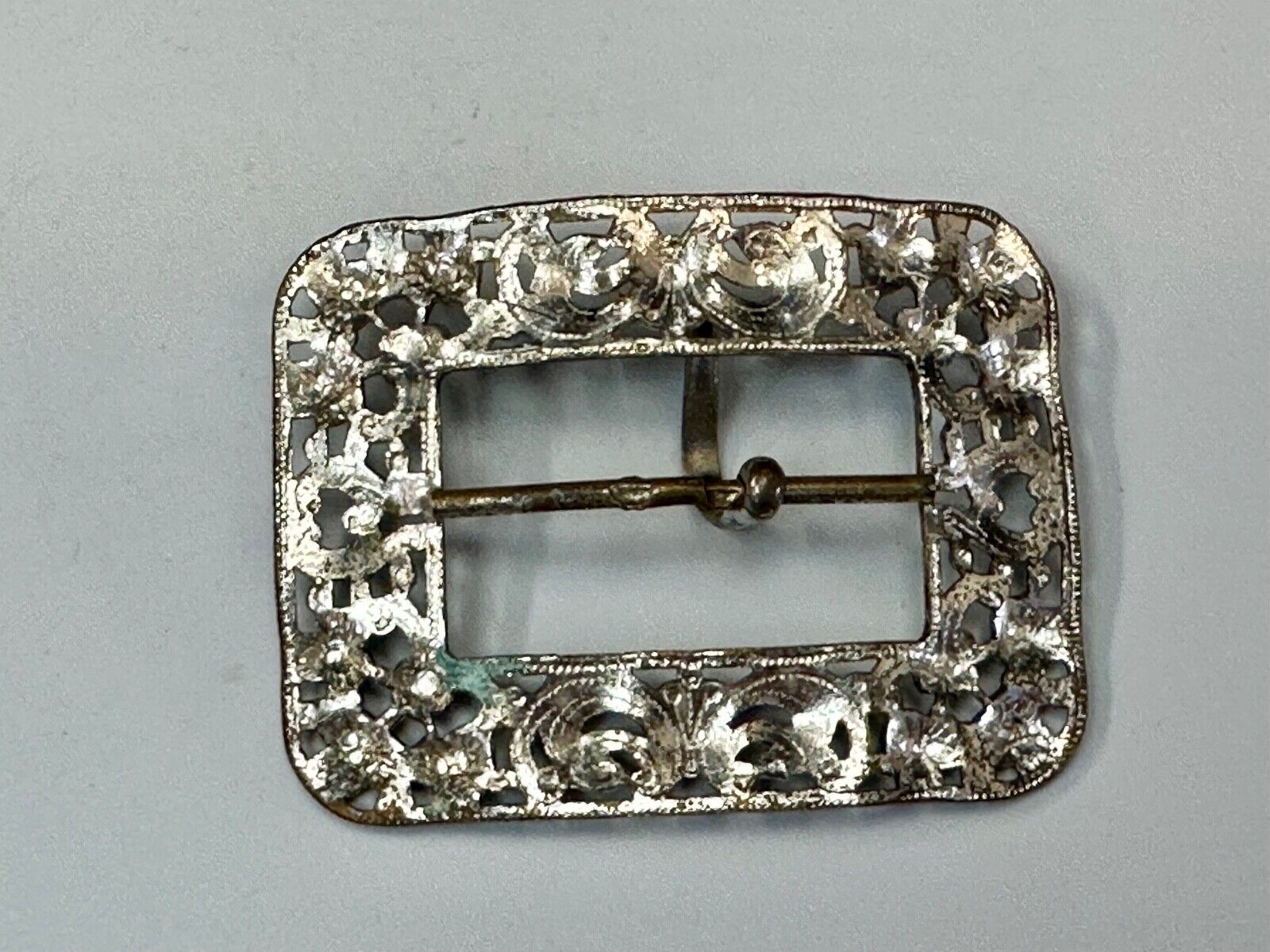 Beautiful antique silver color see through flower swirl belt buckle