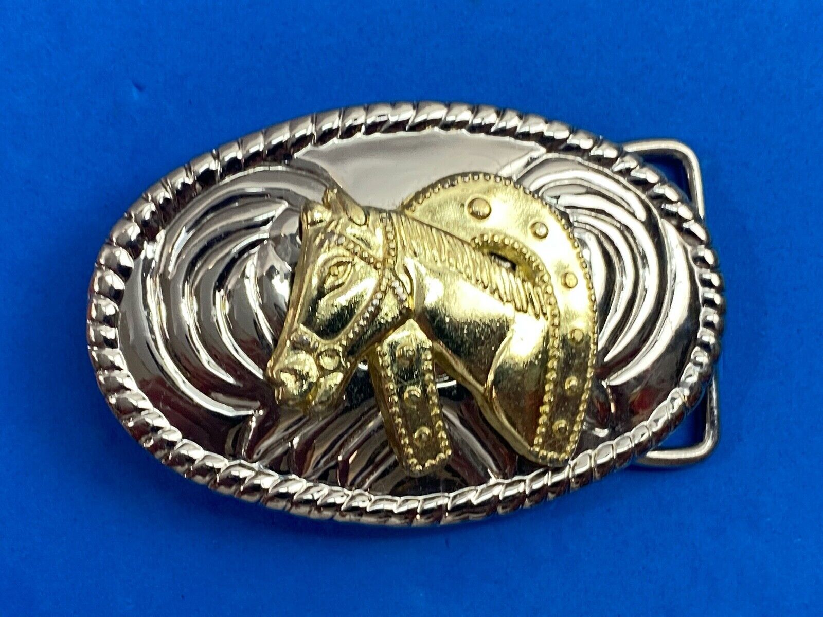 Two toned HORES HEAD BUST inside horseshoe western cowboy oval belt buckle