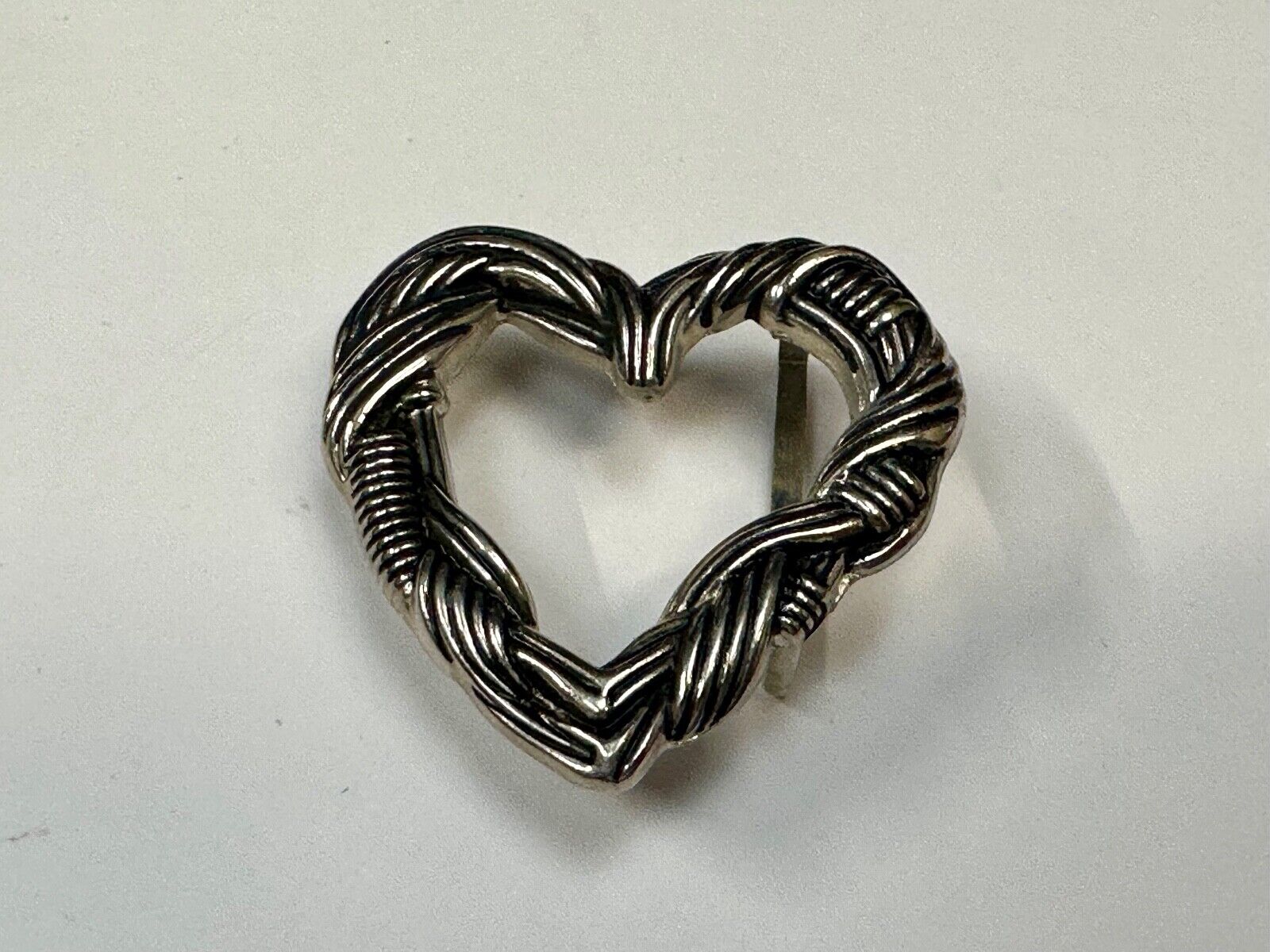 Adorable Twisted HEART - rope wire pattern small 2" wide cutout belt buckle
