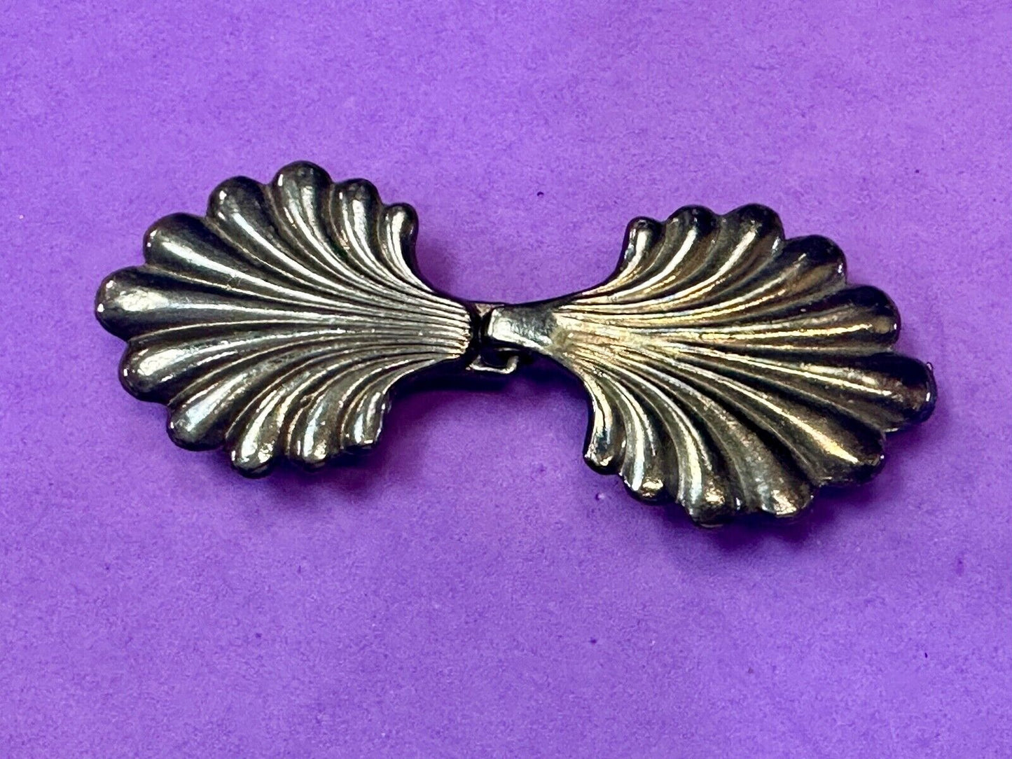 Two piece interconnecting leaf style shape vintage belt buckle