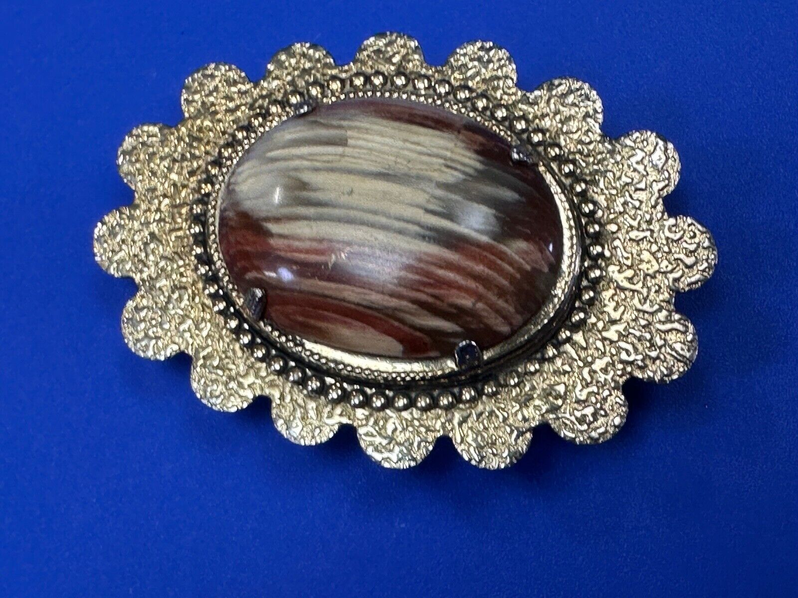 Beautiful Agate cabochon Red cab stone centerpiece on western belt buckle