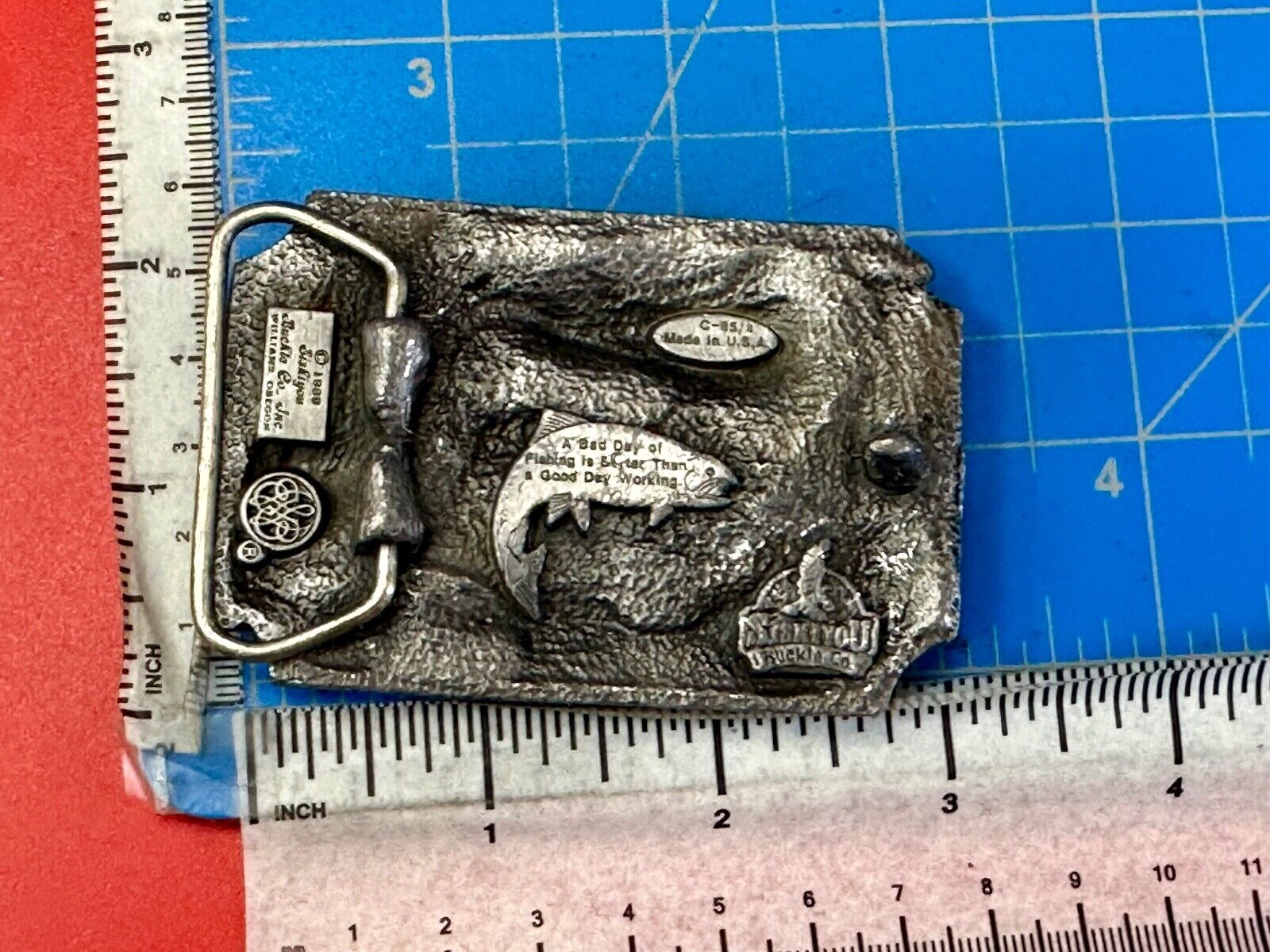 A Bad day fishing better than good day working - Vtg. Siskiyou 1989 belt buckle