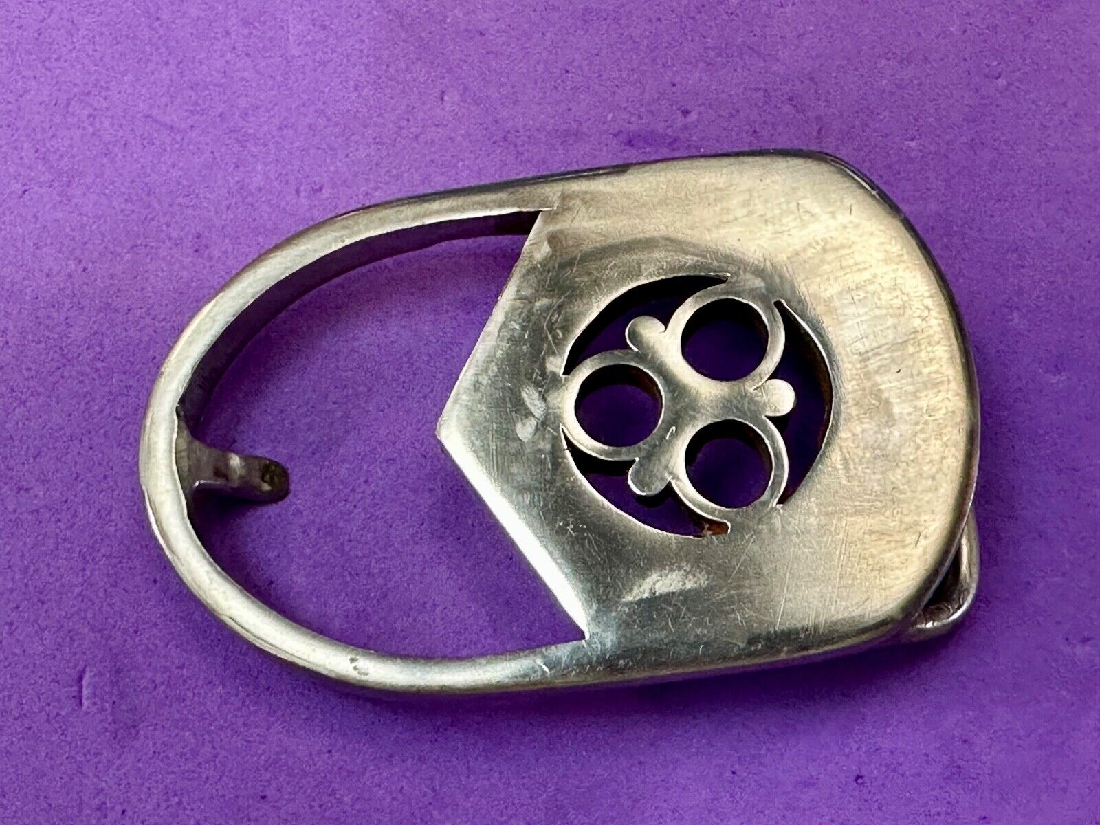 Artisan Signed vintage 1977 belt buckle to use for art craft or wear.