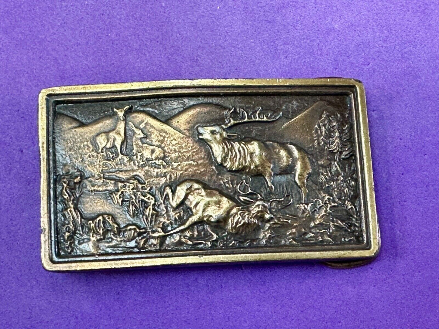 1977 MOOSE AND FALLEN ELK VINTAGE HUNTING THEME BERGAMOT BELT BUCKLE