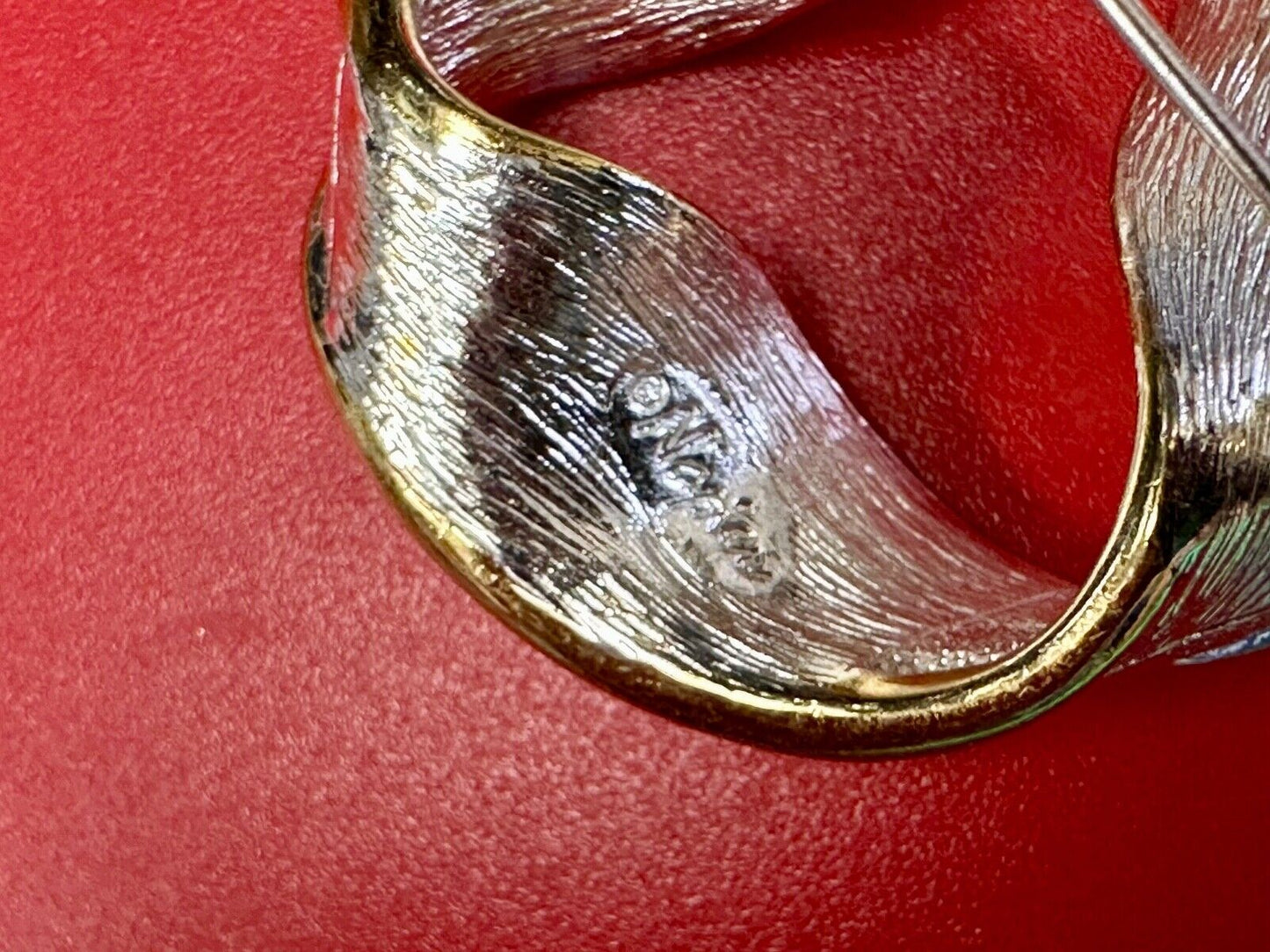 Twisted circle pattern Napier signed vintage two tone brooch pin