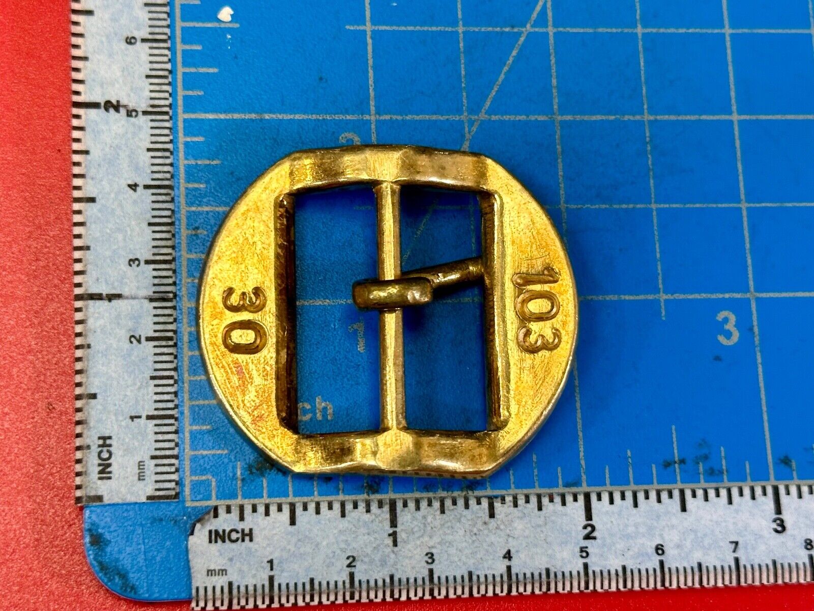 Unique Strange Shape! 103 / 30 2? raised round replacement belt buckle