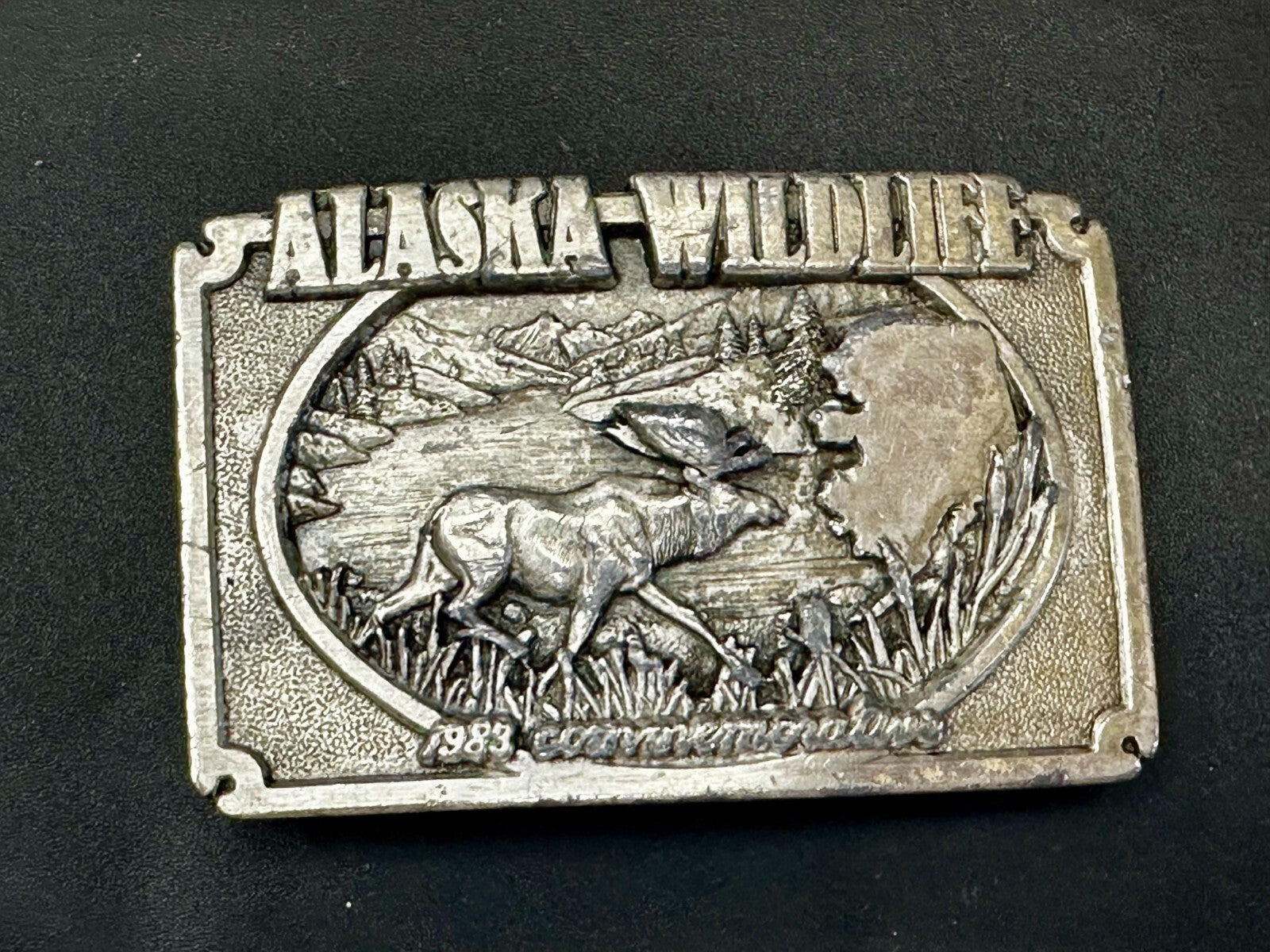 ALASKA WILDLIFE Animal Mountain Scene 1983 Commemorative Siskiyou Belt Buckle