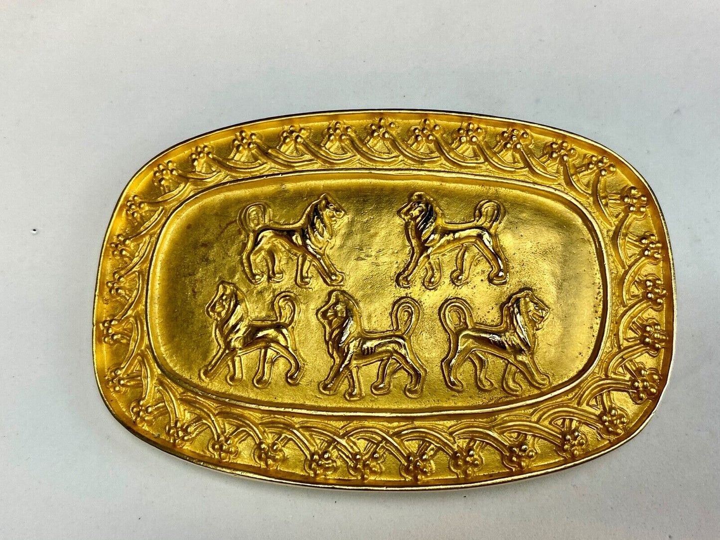 almost 5" wide, Doreen Ryan THE LION  - DR94 Vintage belt buckle 