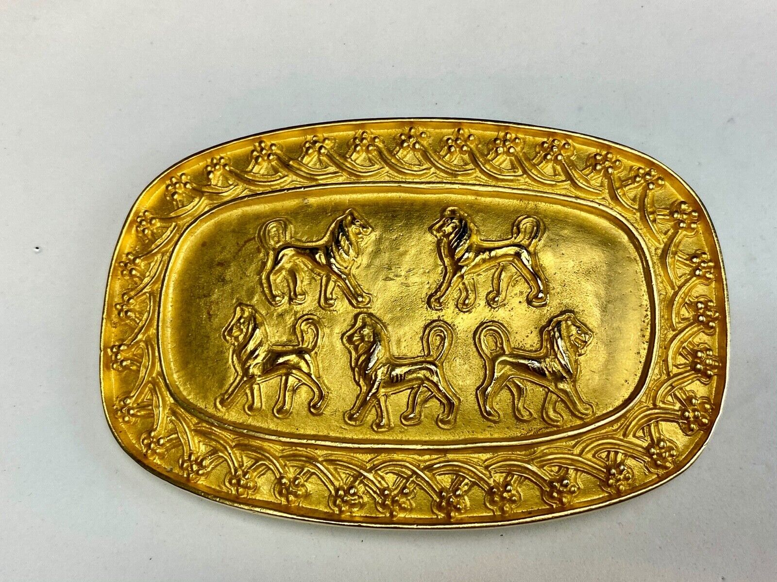 almost 5" wide, Doreen Ryan THE LION  - DR94 Vintage belt buckle 