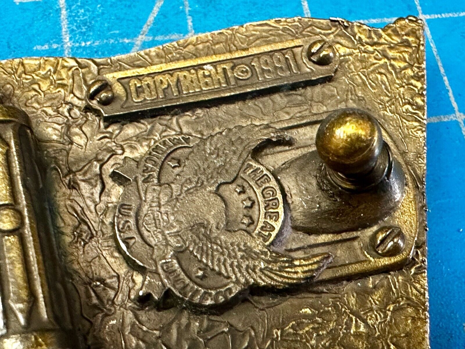 American Flag USA Patriotic Stars Stripe VTG 1981 Small Belt Buckle