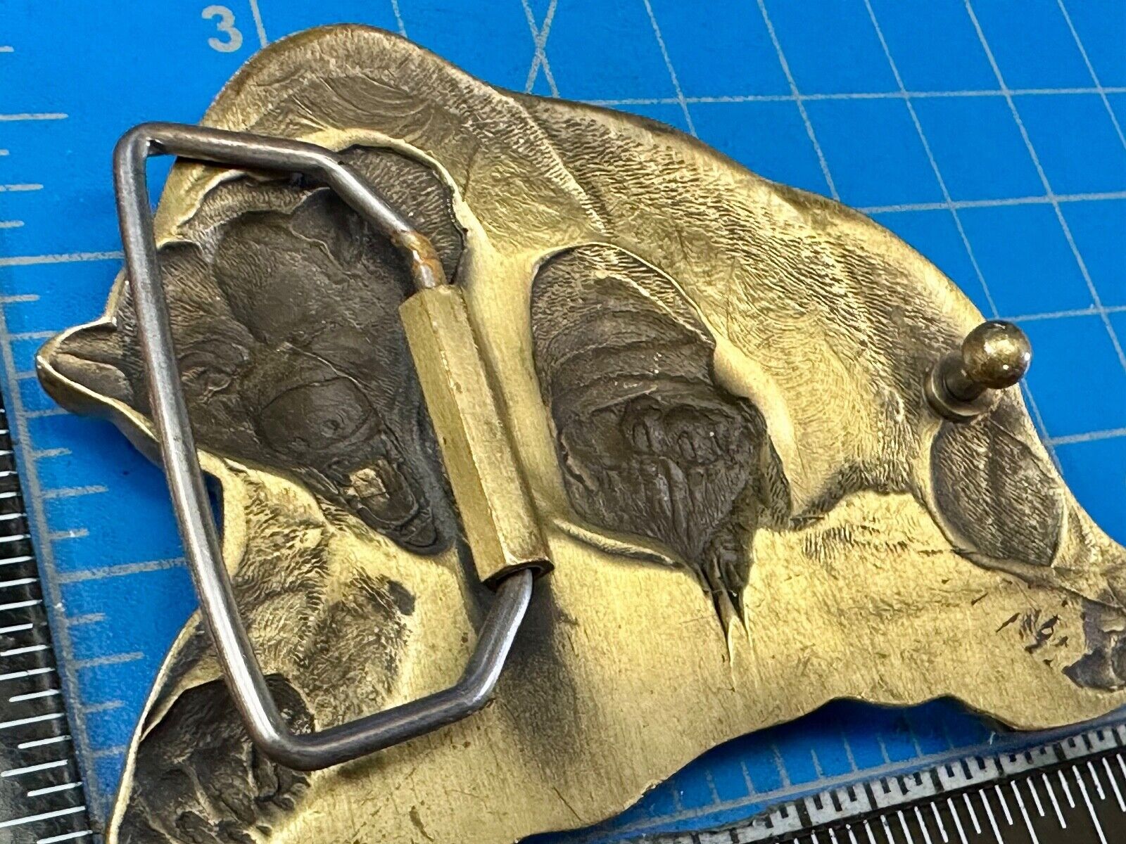 Attacking Grizzly BEAR - Paw reaching out 3D figural belt buckle