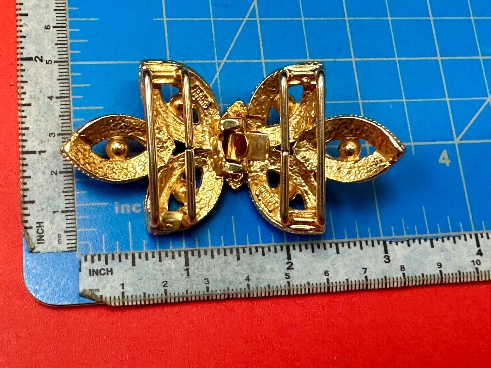 Vintage Abstract Flower pattern Two piece Interlocking gold tone 80s belt buckle