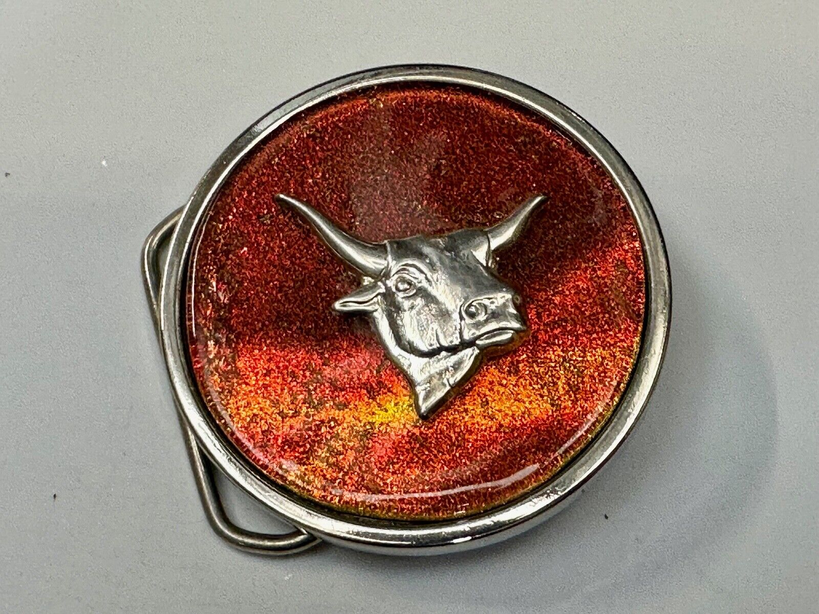 Texas Longhorn - Silver tone dimensional Steer on round retro red Belt Buckle