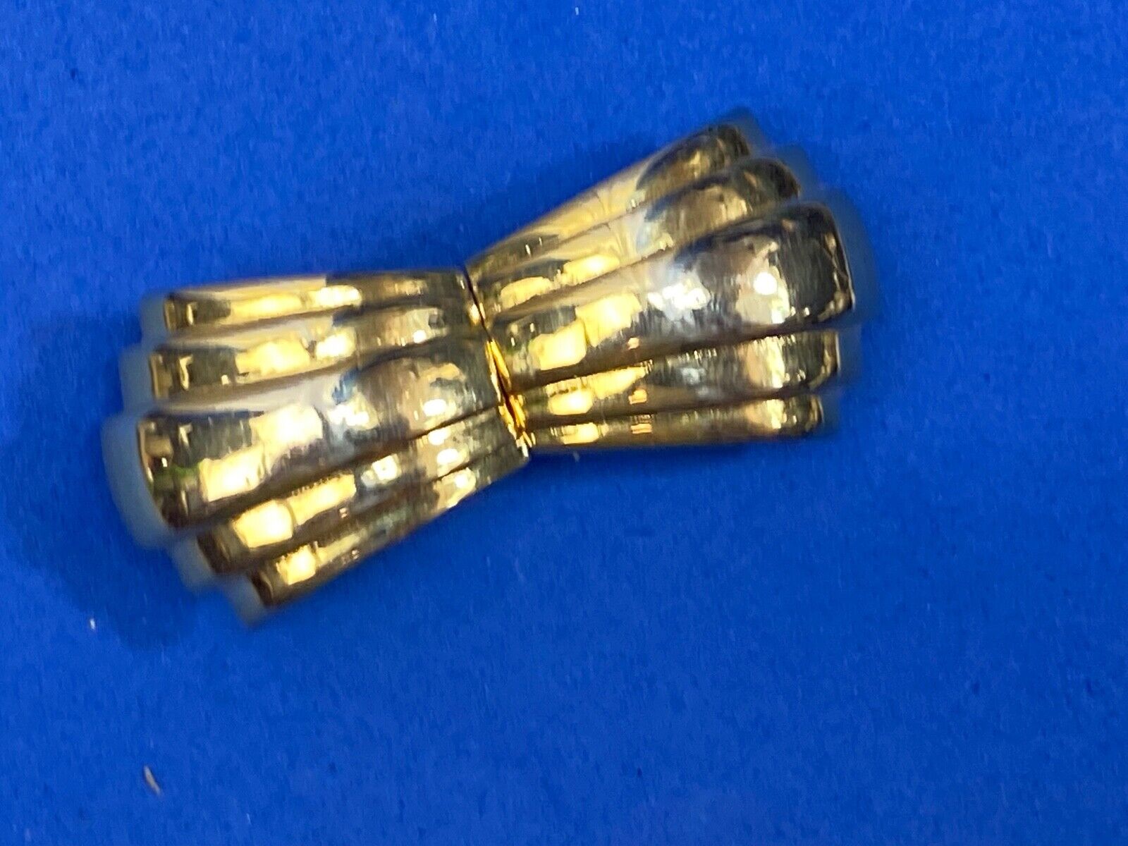 Vintage Gold Tone Two Piece Interlocking Bow Tie Belt Buckle By Dotty Smith 
