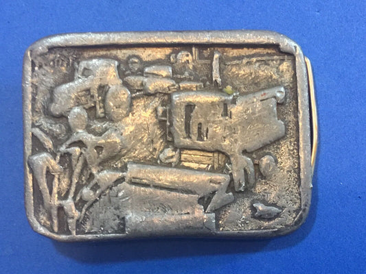 VINTAGE 1980s **CASE/INTERNATIONAL HARVESTER** TRACTOR COMBINE BELT BUCKLE 1985