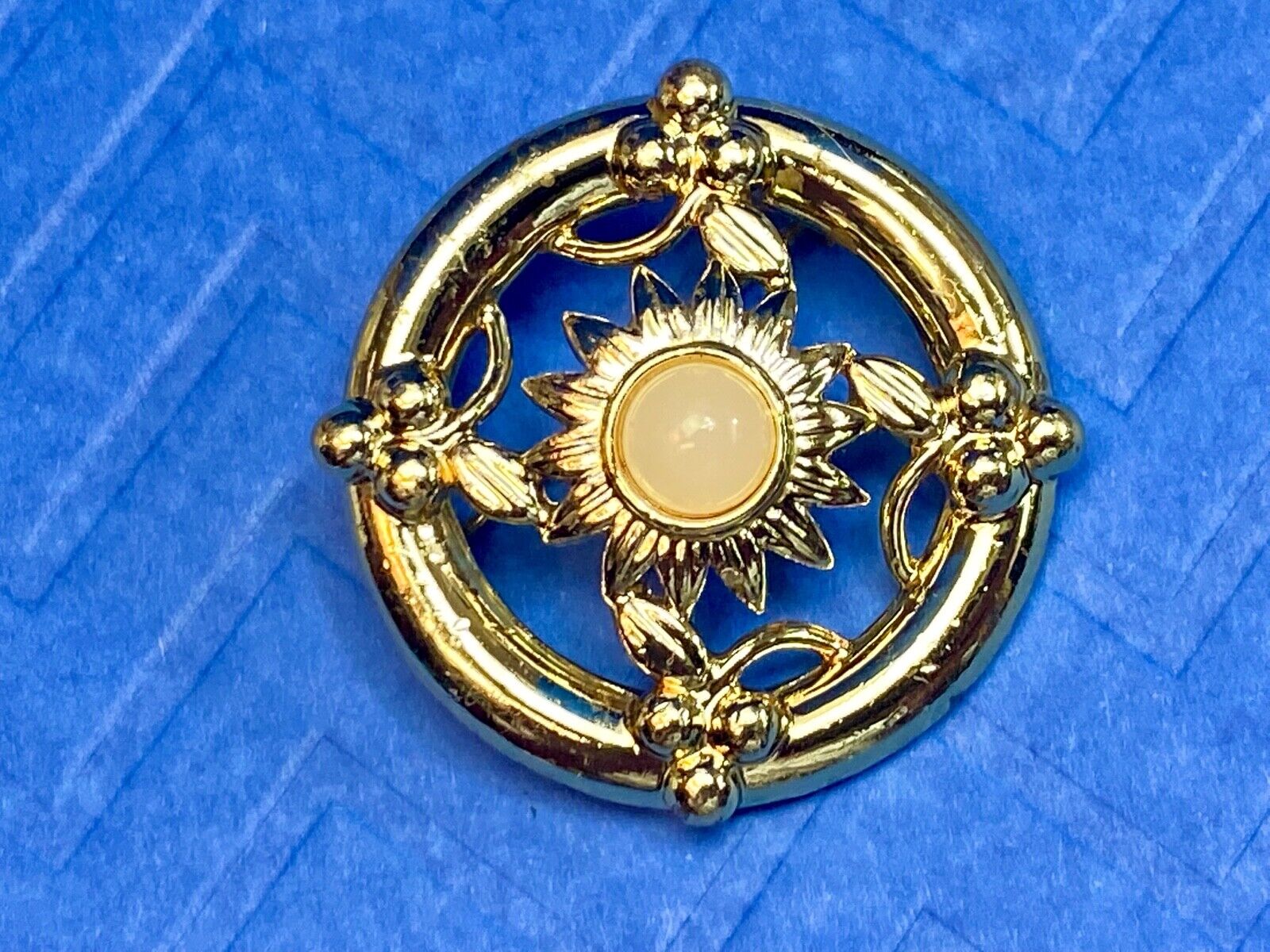 Vintage Danecraft Brooch Pin Round Circular Flower Or Sun W/ Moonstone? Berries