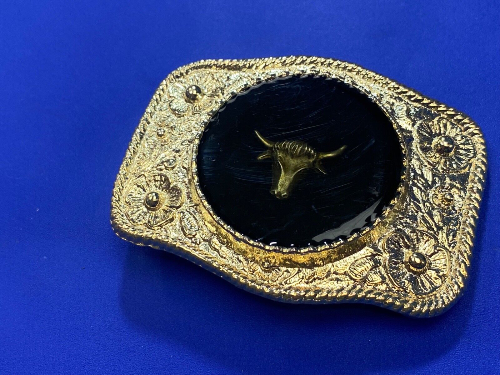 Unique Translucent centerpiece - Texas LongHorn Steer Head western belt buckle