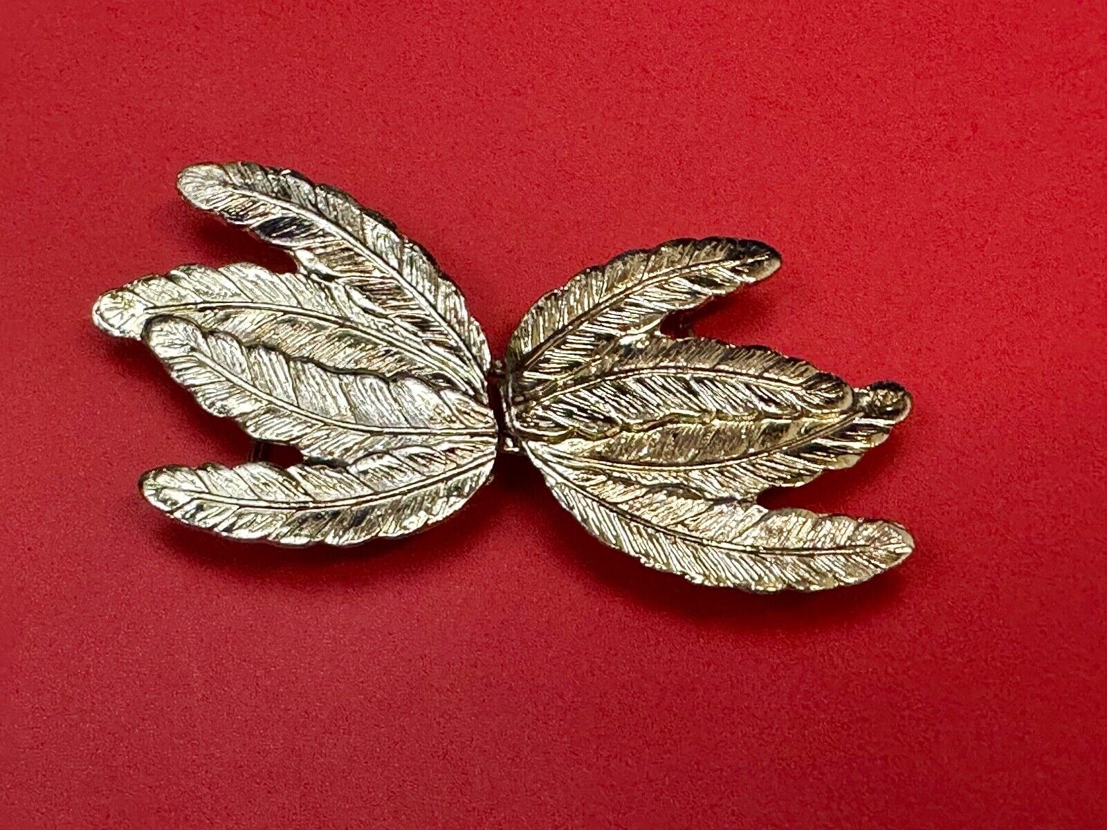 Two piece Leaf Pattern Interlocking white or light gold color belt buckle
