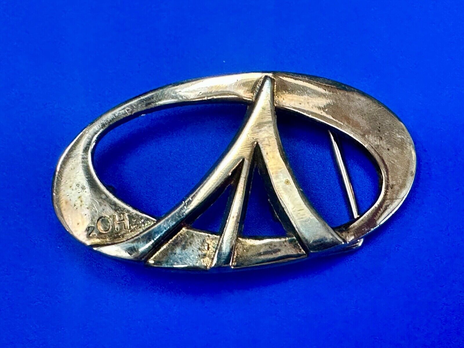 2OH Logo Emblem Peace love & Rock & Roll gold color belt buckle