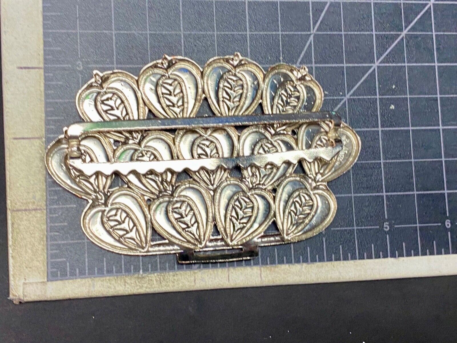 Unknown To Me! Red And Silver Color  Heart Pattern. - Half Of Belt Buckle?