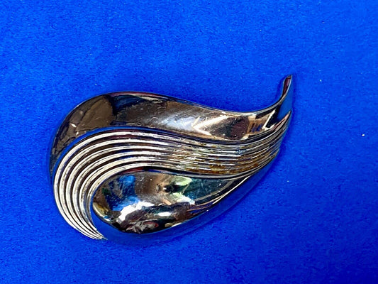 vintage crown trifari swirl leaf brooch pin broach