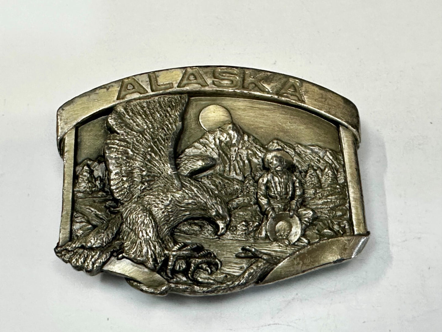 ALASKA Gold Panning Miner Eagle Mountain Scene Vintage 1984 Siskiyou Belt Buckle